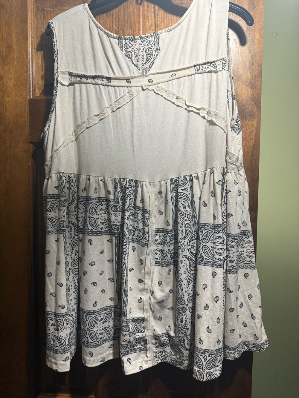 POL Cream Tank Top with Black Bandana Print - Picture 4 of 4